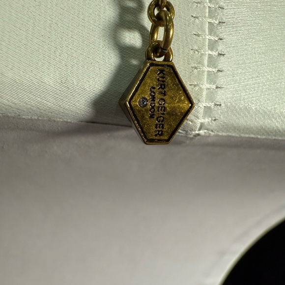 🐦✨ Kurt Geiger Gold Eagle Head Statement Necklace - Picture 9 of 16